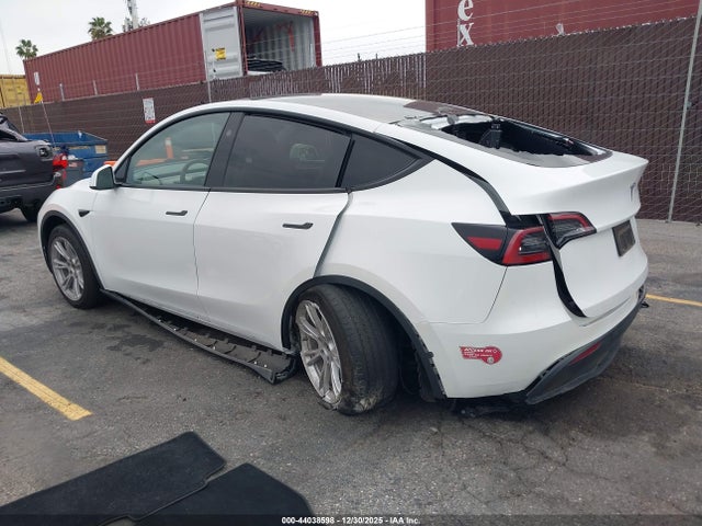 2023 TESLA MODEL Y 7SAYGDED4PF956016 Photo 2