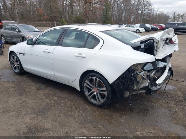 2018 JAGUAR XE SAJAJ4EV3JCP22335 Photo 2