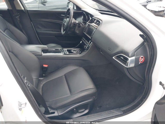 2018 JAGUAR XE SAJAJ4EV3JCP22335 Photo 4