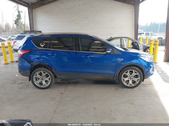 1FMCU9J9XHUC14173 Ford Escape Titanium