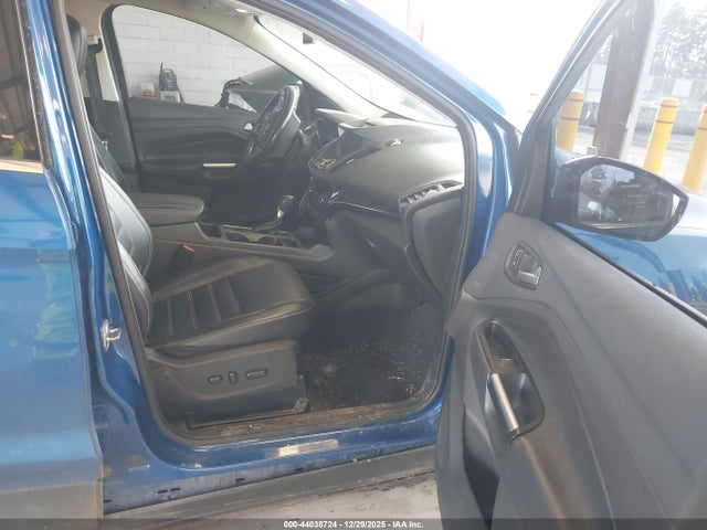 1FMCU9J9XHUC14173 Ford Escape Titanium