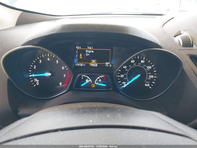 1FMCU9J9XHUC14173 Ford Escape Titanium