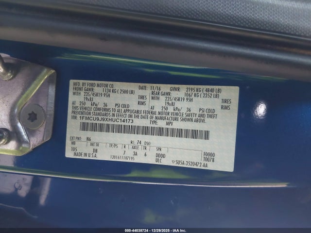1FMCU9J9XHUC14173 Ford Escape Titanium