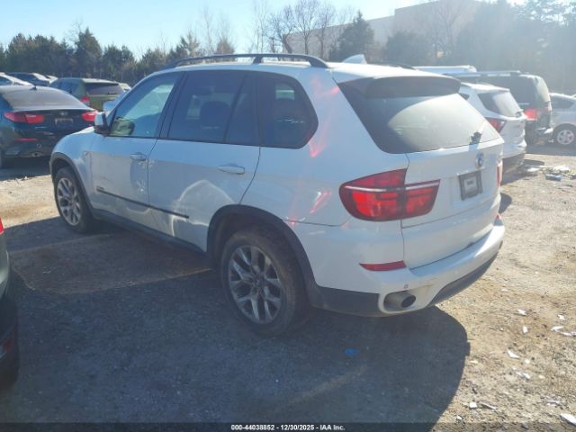 2011 BMW X5 5UXZV4C56BL414746 Photo 2