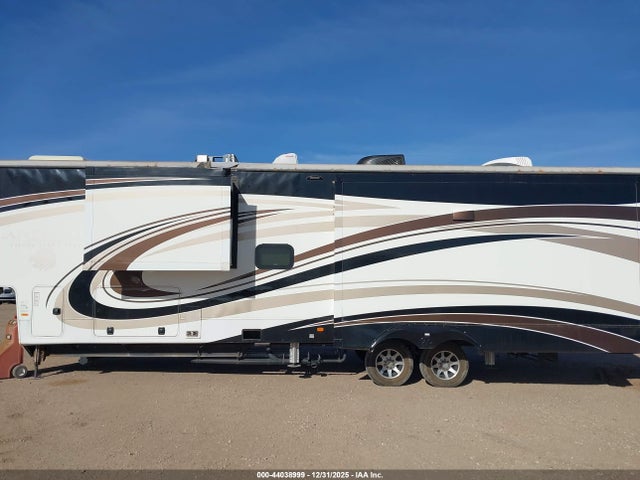 5SFBG4326GE313184 Heartland Landmark 40&#039; 5th Wheel