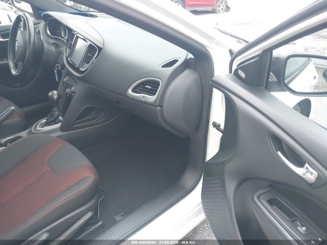 44039054 :رقم المزاد ، 1C3CDFBB4FD421213 vin ، 2015 Dodge Dart Sxt مزاد بيع