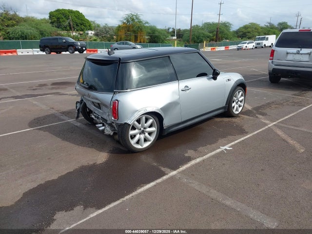 2005 MINI COOPER S WMWRE33575TL10408 Photo 3