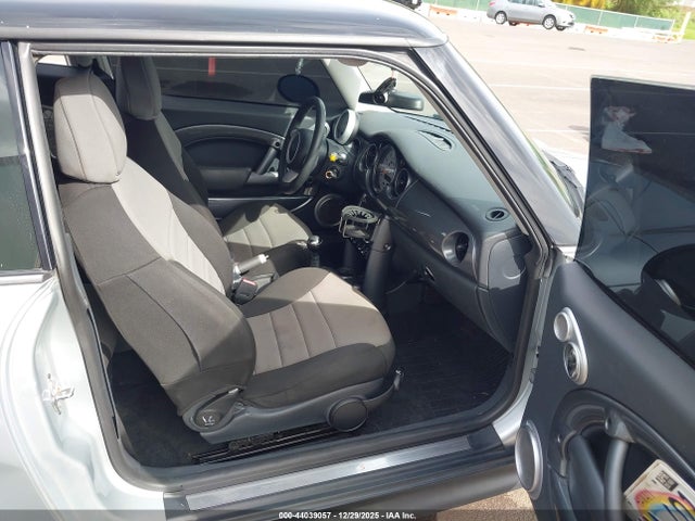 2005 MINI COOPER S WMWRE33575TL10408 Photo 4