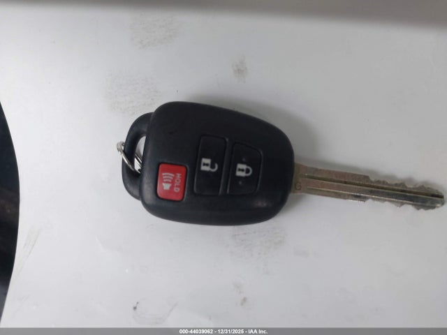 JTDKDTB39E1561112 Toyota PRIUS C