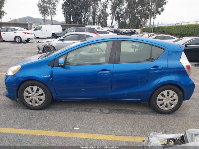 JTDKDTB39E1561112 Toyota PRIUS C