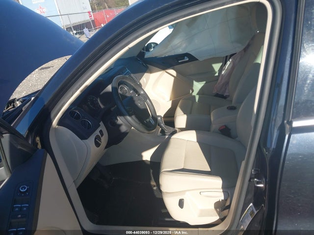WVGAV3AX6EW624744 Volkswagen TIGUAN SE