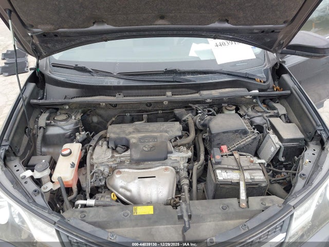 Toyota RAV4 LE 2015 JTMBFREV3FJ028281 Image 10