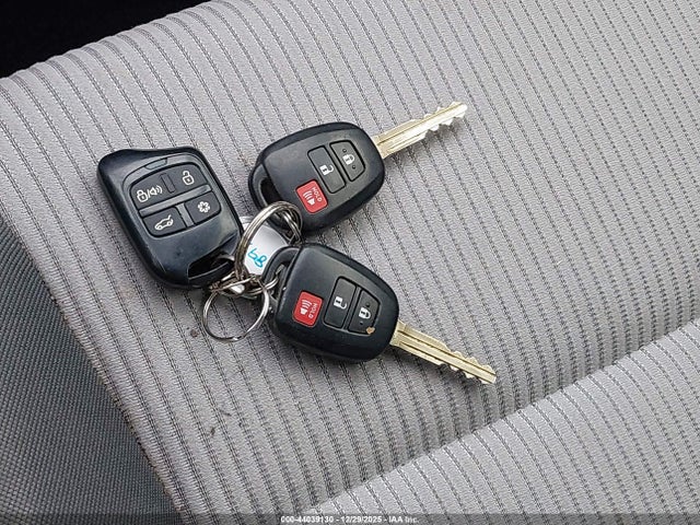 Toyota RAV4 LE 2015 JTMBFREV3FJ028281 Image 11