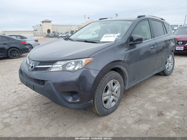 Toyota RAV4 LE 2015 JTMBFREV3FJ028281 Image 2