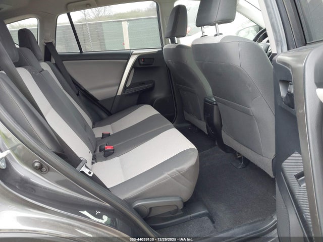 Toyota RAV4 LE 2015 JTMBFREV3FJ028281 Image 8