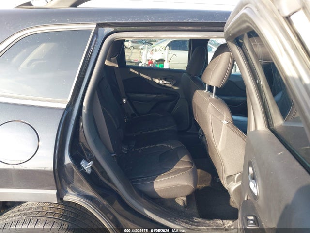 1C4PJMCS8FW642035 Jeep Cherokee Latitude