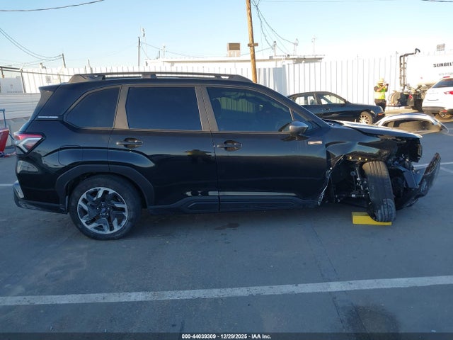 Subaru Forester Premium Hybrid 2025 JF2SLSED1SH423702 Image 13