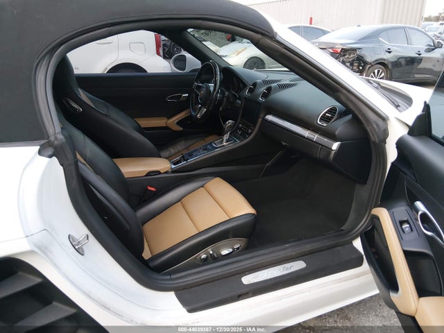 2019 PORSCHE 718 BOXSTER WP0CA2A80KS210969 Photo 4