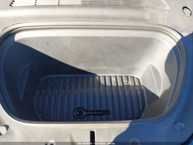 2021 TESLA MODEL Y 5YJYGDEE4MF108199 Photo 9