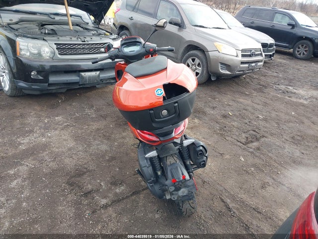 ZAPMD20U8R5000900 Piaggio Bv 400