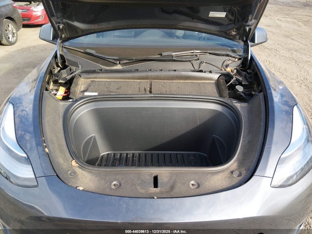 Продаж на аукціоні авто 2023 Tesla Model Y Awd/long Range Dual Motor All-wheel Drive, vin: 7SAYGDEE2PF617764, номер лоту: 44039613