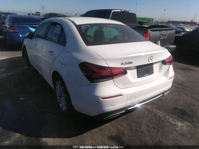 2019 MERCEDES-BENZ A 220 WDD3G4EB0KW026226 Photo 2