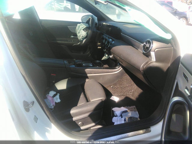 2019 MERCEDES-BENZ A 220 WDD3G4EB0KW026226 Photo 4