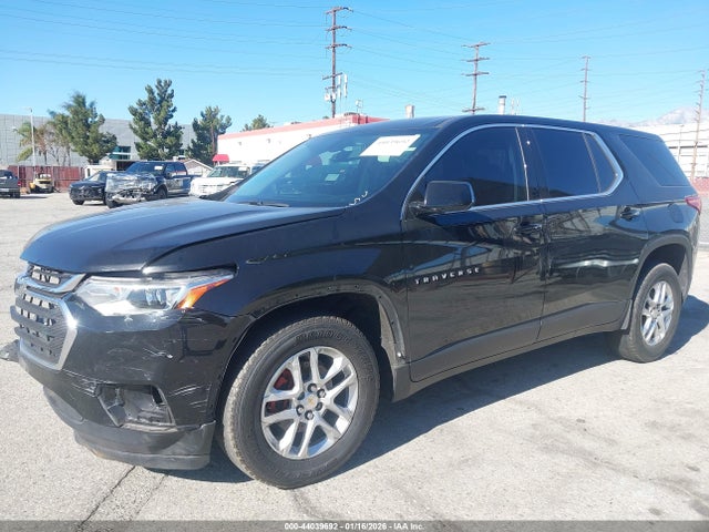 Chevrolet Traverse Ls 2018 1GNERFKW7JJ227902 Image 2