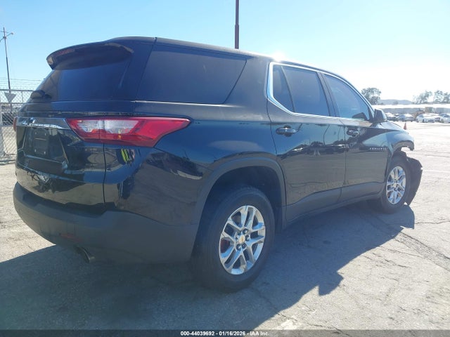 Chevrolet Traverse Ls 2018 1GNERFKW7JJ227902 Image 4