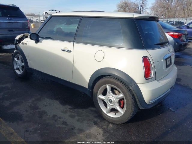 2005 MINI COOPER WMWRC33415TC58743 Photo 2