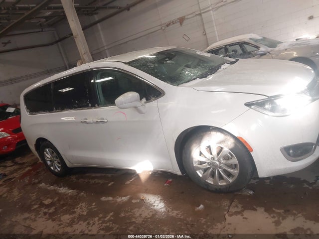 Aukcja sprzedaży 2018 Chrysler Pacifica Touring Plus, vin: 2C4RC1FG9JR183009, numer aukcji: 44039726
