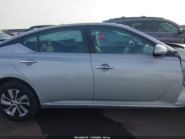 44039728 :رقم المزاد ، 1N4BL4BV0MN324743 vin ، 2021 Nissan Altima S Fwd مزاد بيع