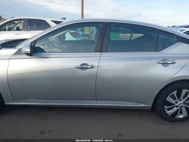 44039728 :رقم المزاد ، 1N4BL4BV0MN324743 vin ، 2021 Nissan Altima S Fwd مزاد بيع