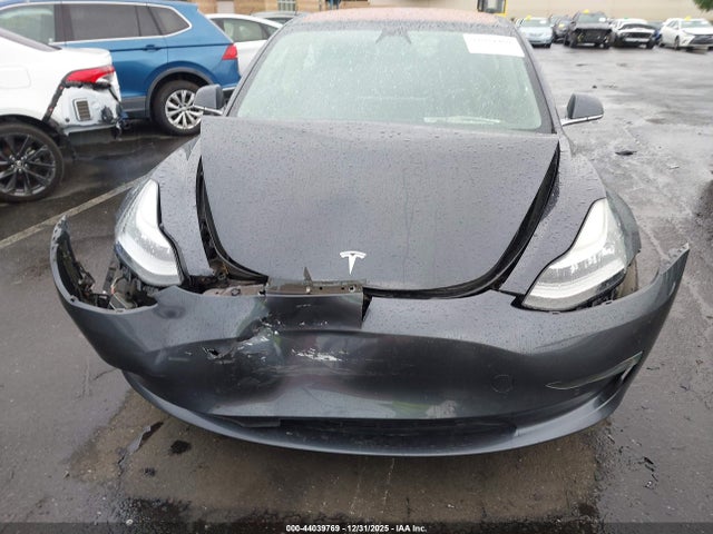 44039769 :رقم المزاد ، 5YJ3E1EA7JF045235 vin ، 2018 Tesla Model 3 Long Range/mid Range مزاد بيع