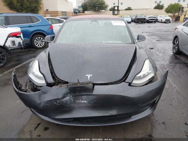 44039769 :رقم المزاد ، 5YJ3E1EA7JF045235 vin ، 2018 Tesla Model 3 Long Range/mid Range مزاد بيع