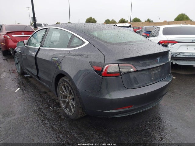 44039769 :رقم المزاد ، 5YJ3E1EA7JF045235 vin ، 2018 Tesla Model 3 Long Range/mid Range مزاد بيع