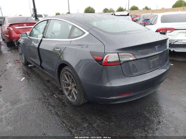 44039769 :رقم المزاد ، 5YJ3E1EA7JF045235 vin ، 2018 Tesla Model 3 Long Range/mid Range مزاد بيع