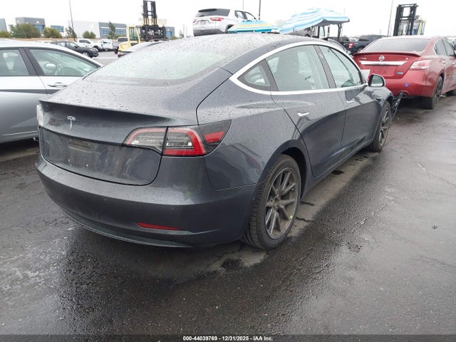 44039769 :رقم المزاد ، 5YJ3E1EA7JF045235 vin ، 2018 Tesla Model 3 Long Range/mid Range مزاد بيع