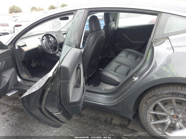 44039769 :رقم المزاد ، 5YJ3E1EA7JF045235 vin ، 2018 Tesla Model 3 Long Range/mid Range مزاد بيع