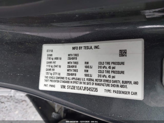 44039769 :رقم المزاد ، 5YJ3E1EA7JF045235 vin ، 2018 Tesla Model 3 Long Range/mid Range مزاد بيع
