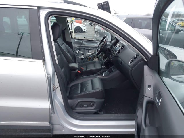 WVGBV7AX8GW617132 Volkswagen Tiguan Sel