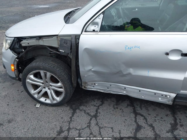 WVGBV7AX8GW617132 Volkswagen Tiguan Sel