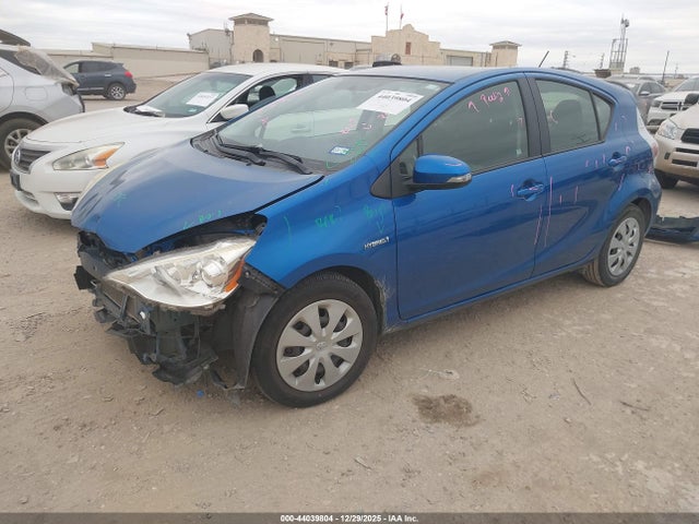 Toyota Prius C Two 2014 JTDKDTB36E1567448 Image 2