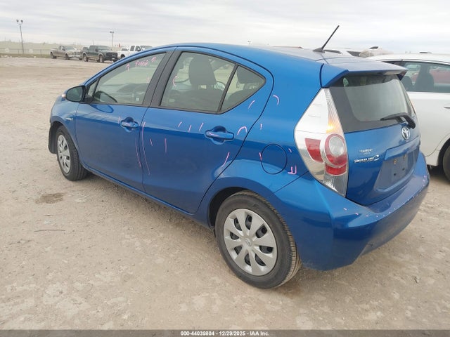 Toyota Prius C Two 2014 JTDKDTB36E1567448 Image 3