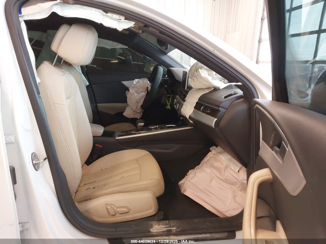 2017 AUDI A4 WAUANAF4XHN064709 Photo 4