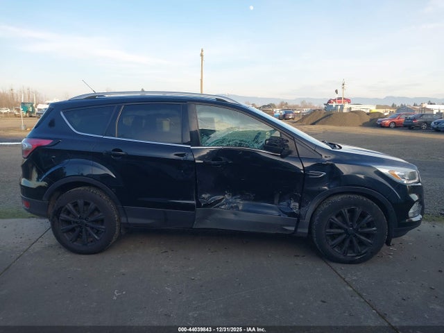 1FMCU9J92HUE97880 Ford Escape Titanium