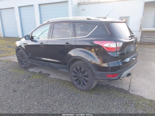1FMCU9J92HUE97880 Ford Escape Titanium
