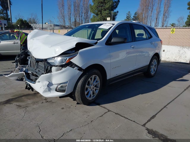 Chevrolet EQUINOX LS 2018 2GNAXHEV3J6345039 Image 2
