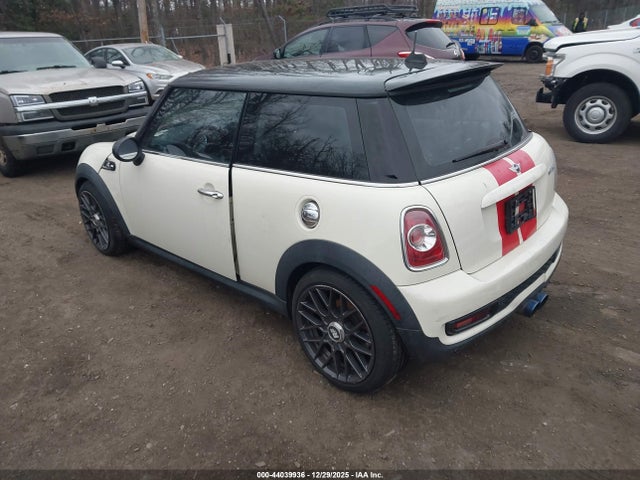 2012 MINI COOPER S WMWSV3C51CTY29291 Photo 2