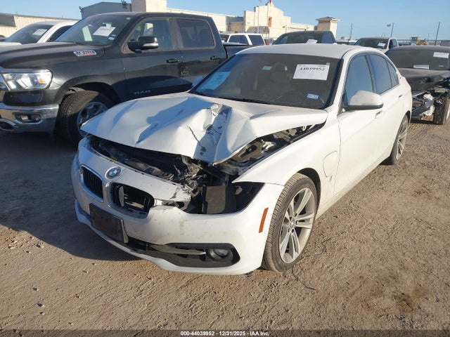 44039952 :رقم المزاد ، WBA8E1C51JA758438 vin ، 2018 Bmw 330e Iperformance مزاد بيع